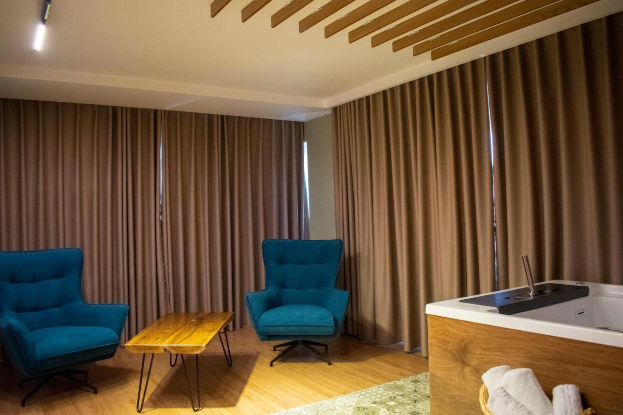 Bocca Hotel Korce Bagian luar foto