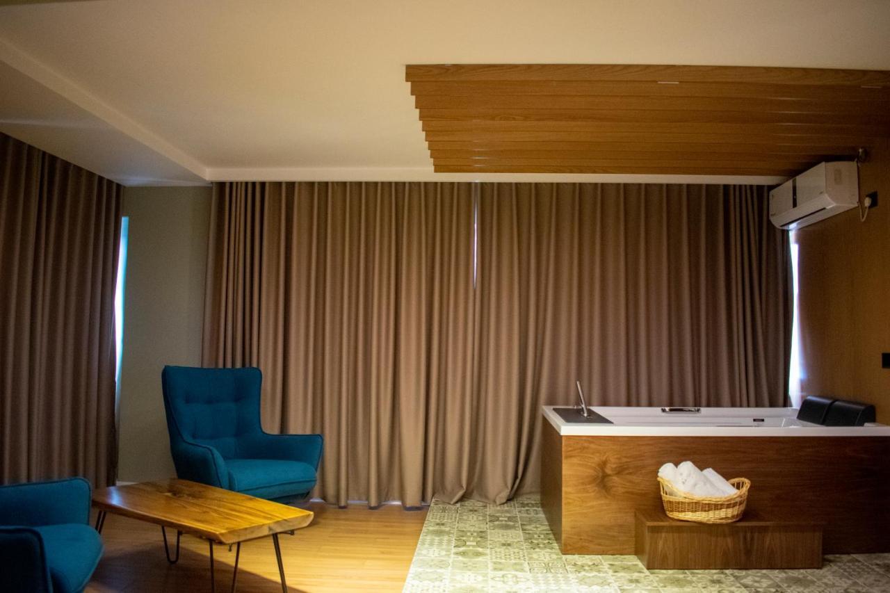 Bocca Hotel Korce Bagian luar foto