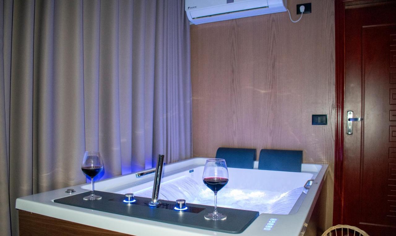 Bocca Hotel Korce Bagian luar foto