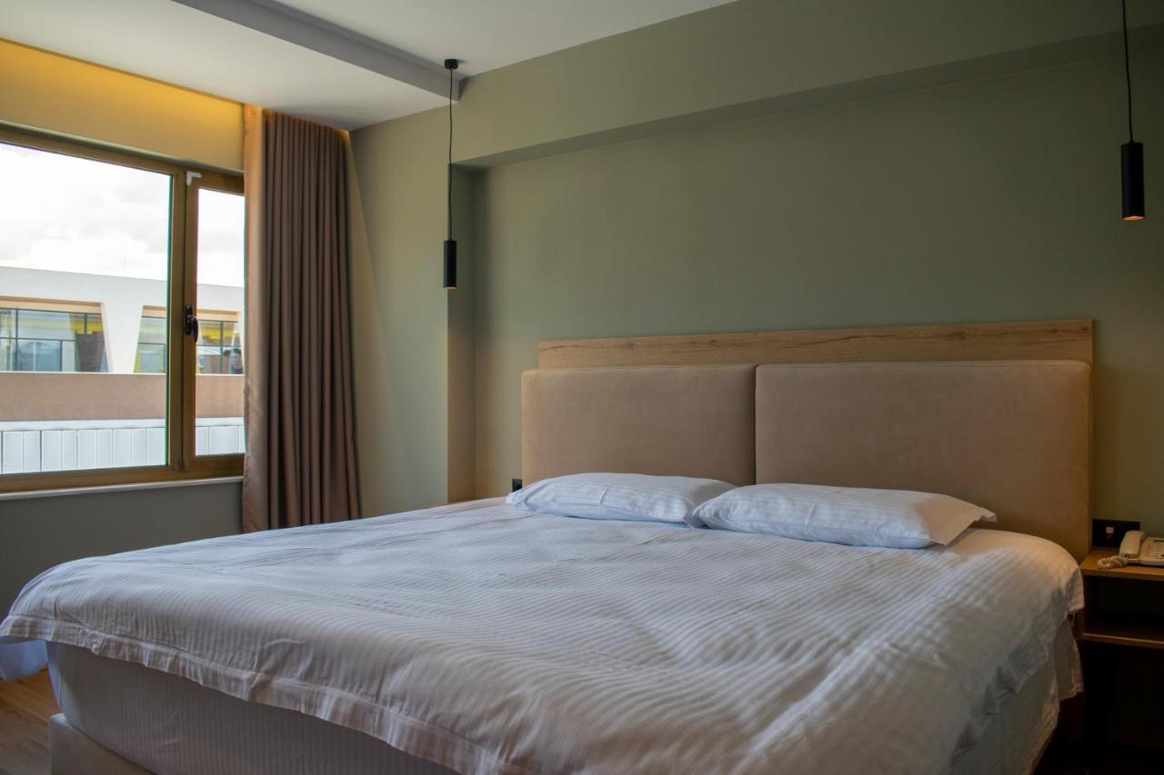 Bocca Hotel Korce Bagian luar foto