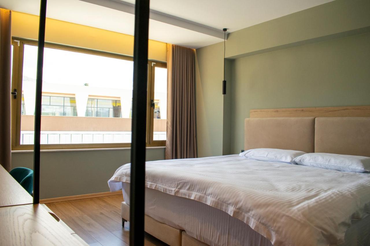 Bocca Hotel Korce Bagian luar foto