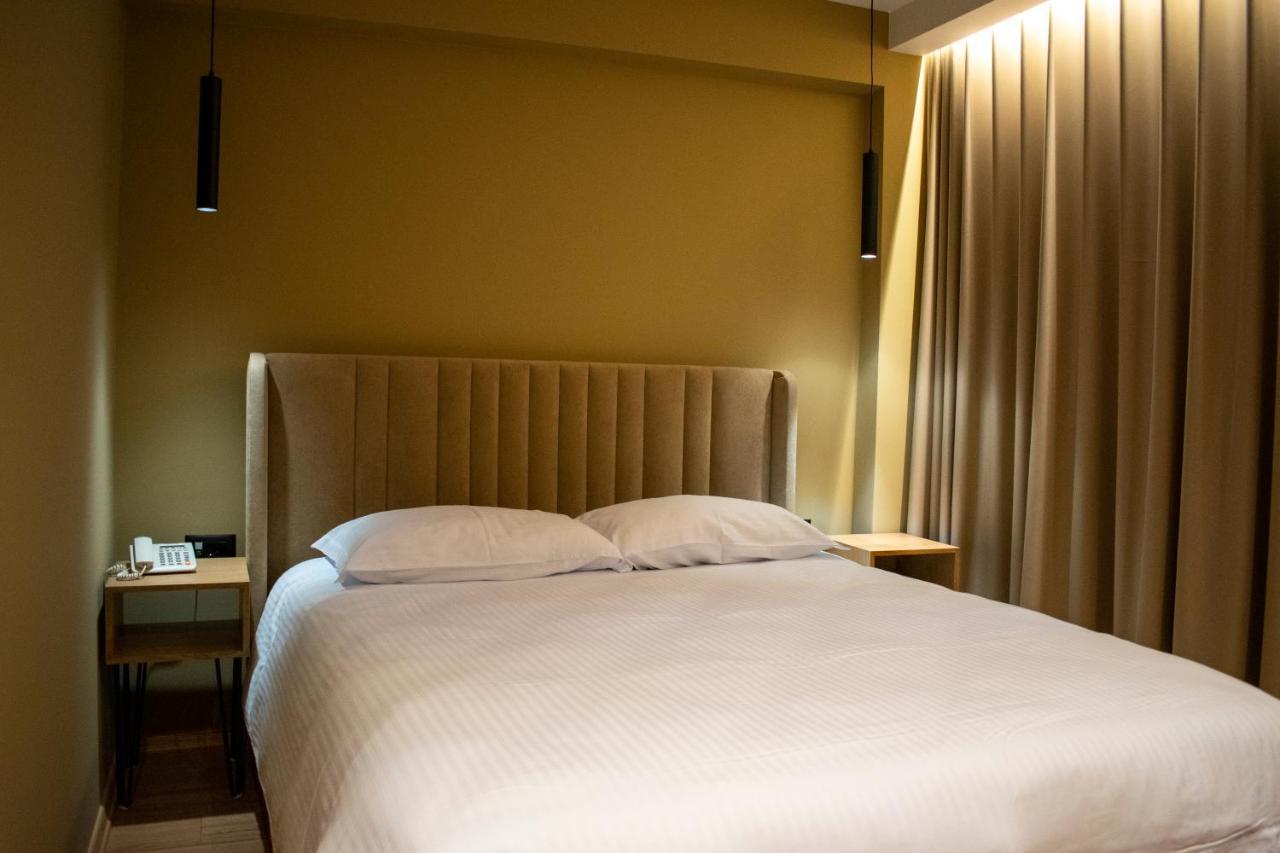 Bocca Hotel Korce Bagian luar foto