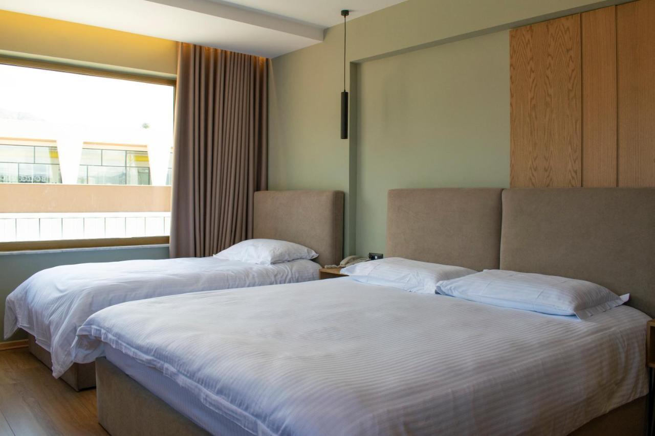 Bocca Hotel Korce Bagian luar foto