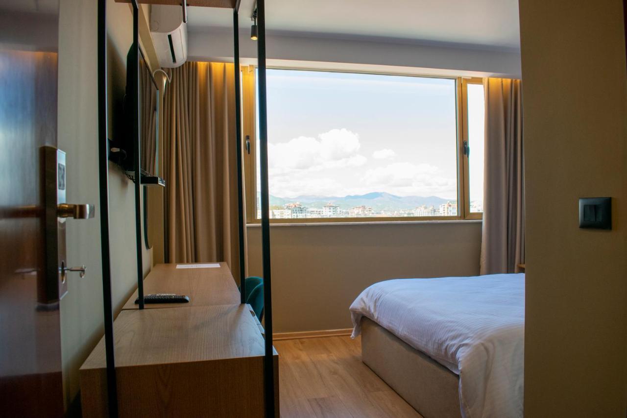 Bocca Hotel Korce Bagian luar foto