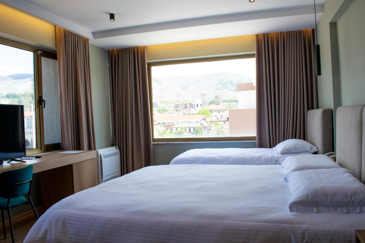 Bocca Hotel Korce Bagian luar foto