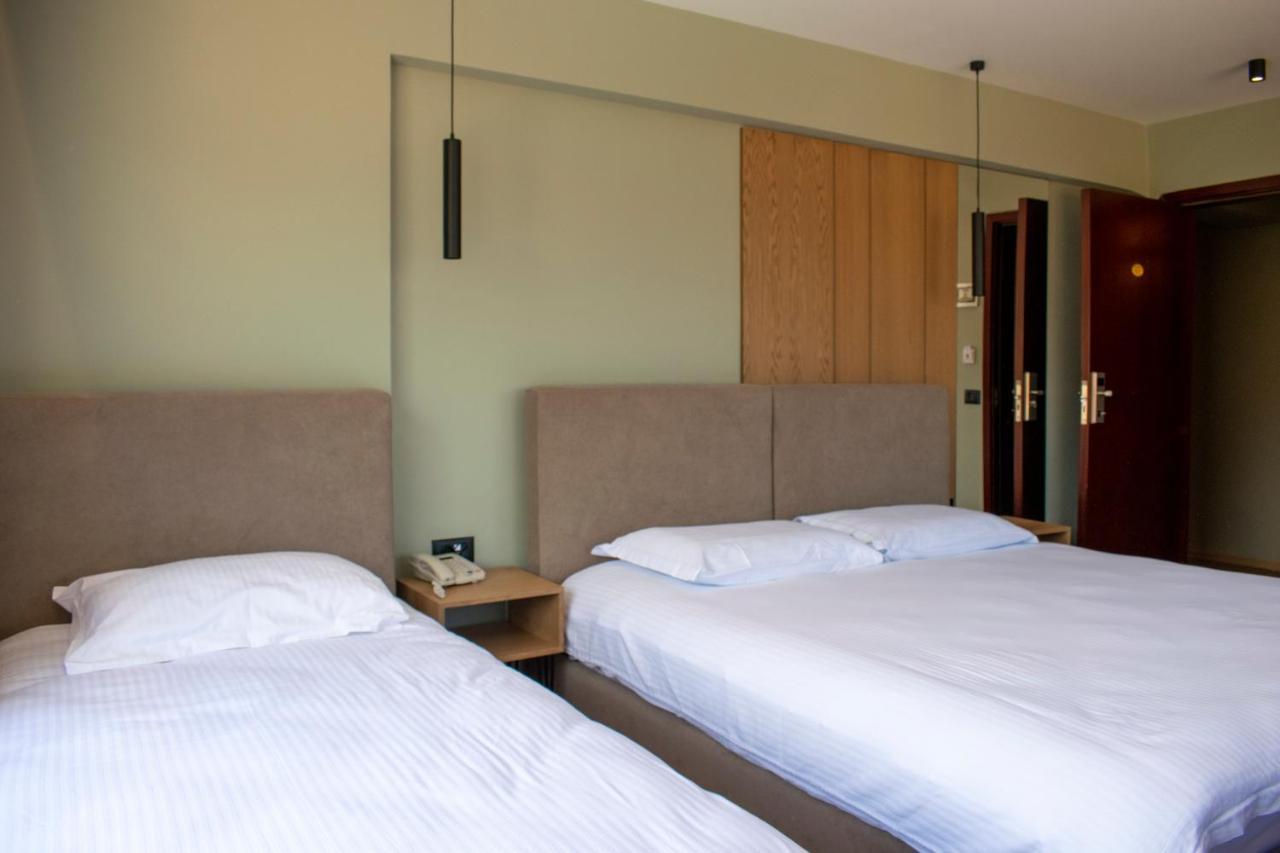 Bocca Hotel Korce Bagian luar foto