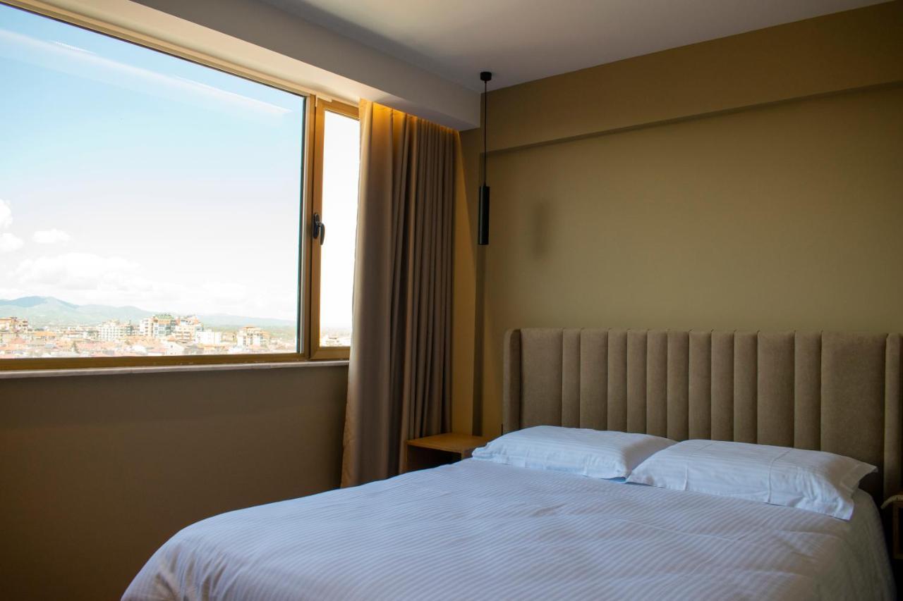 Bocca Hotel Korce Bagian luar foto