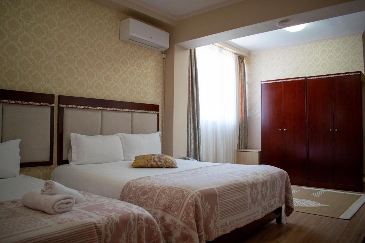 Bocca Hotel Korce Bagian luar foto