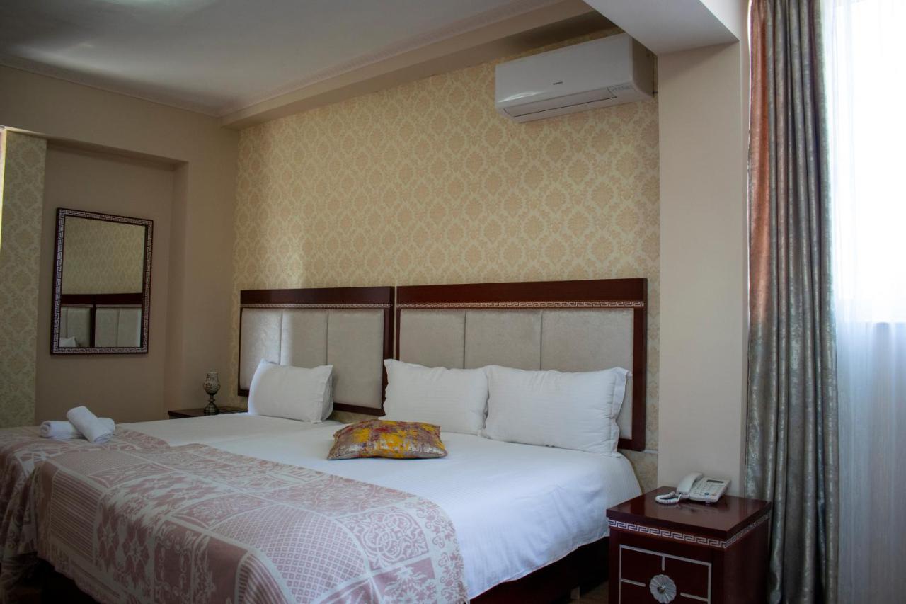 Bocca Hotel Korce Bagian luar foto
