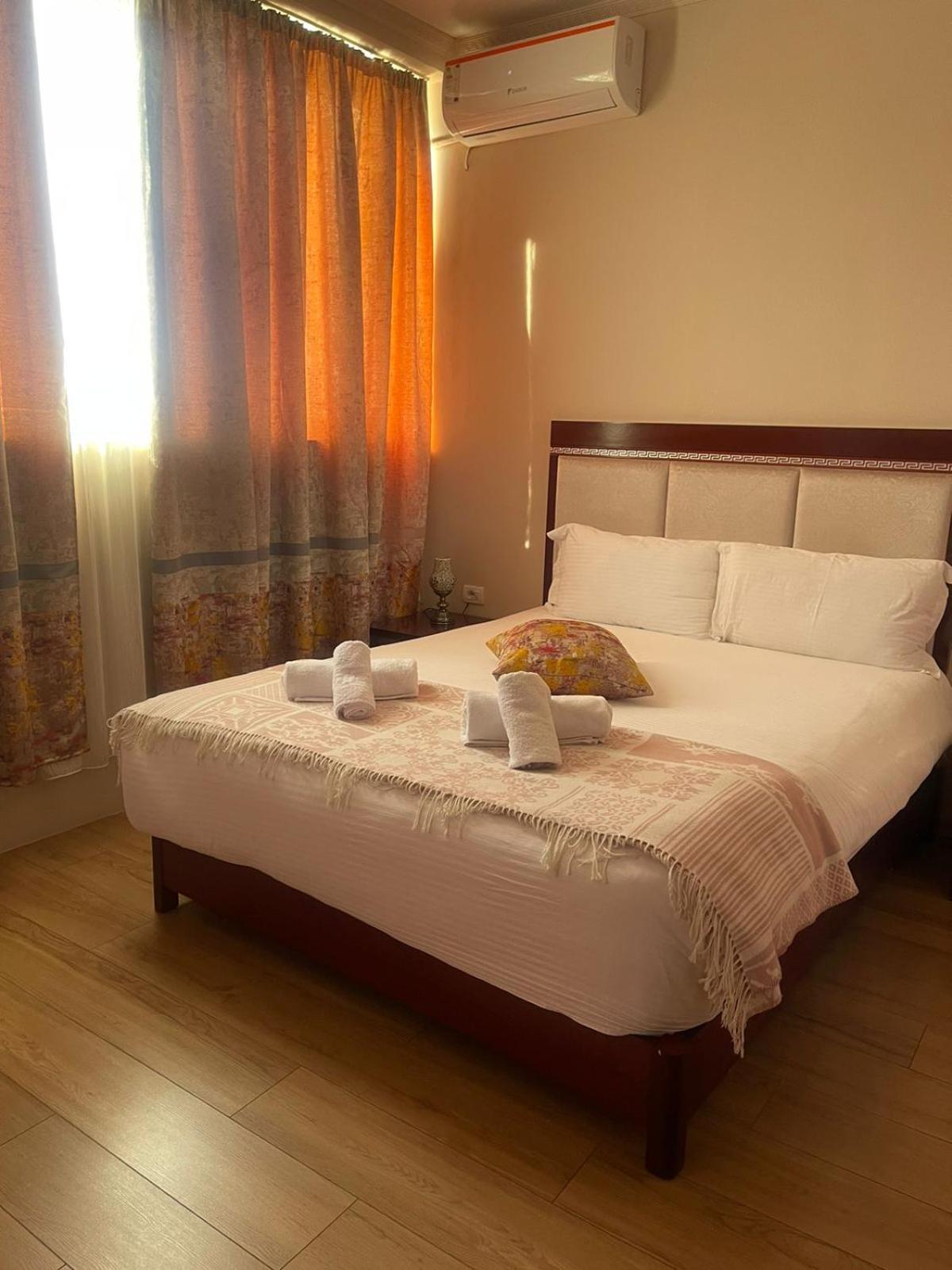 Bocca Hotel Korce Bagian luar foto
